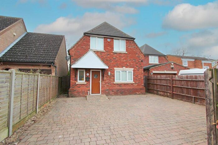 4 Bedroom House To Rent In Derwent Road, Linslade, LU7