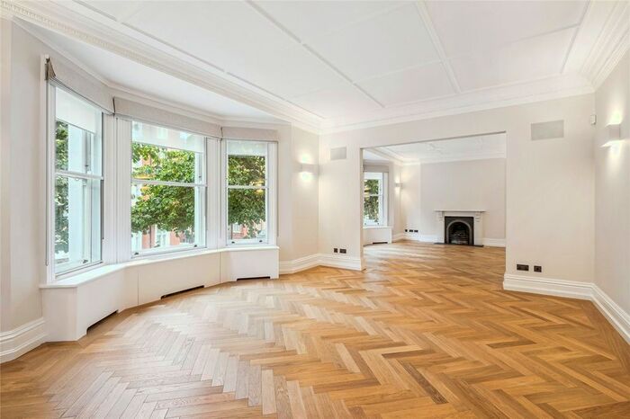 3 Bedroom Flat To Rent In Sloane Street, Sloane Square, London, SW1X