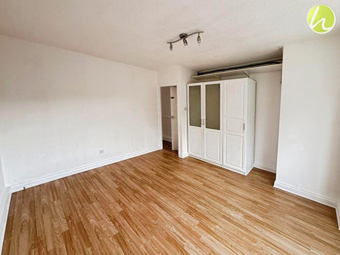 1 Bedroom Flat For Sale In London Road, Gladstone Villas London Road, SS17