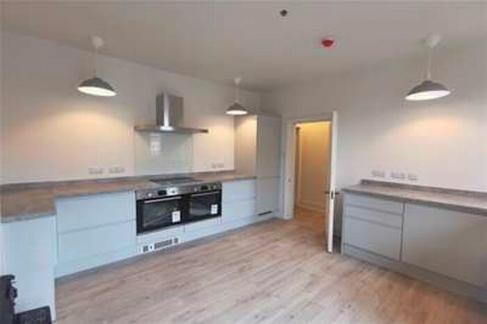 2 Bedroom Flat To Rent In High Street, Tunbridge Wells, TN1