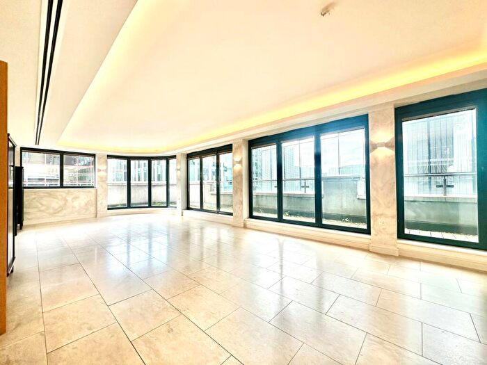 2 Bedroom Apartment To Rent In Leman Street, Whitechapel, E1