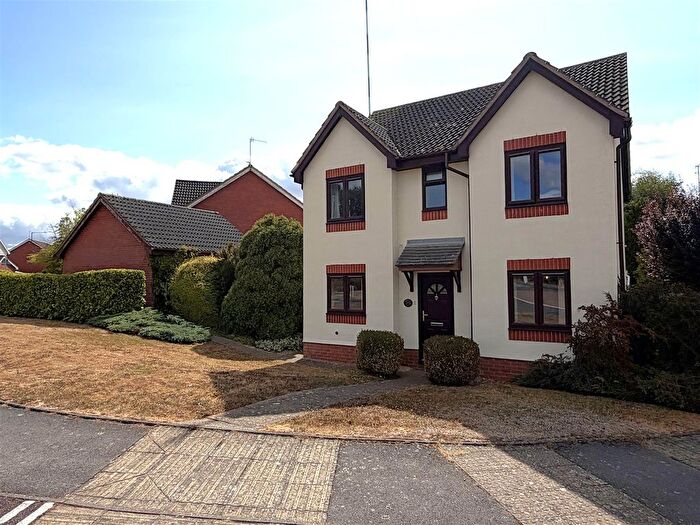 4 Bedroom Property For Sale In Tidmington Close, Hatton Park, Warwick, CV35