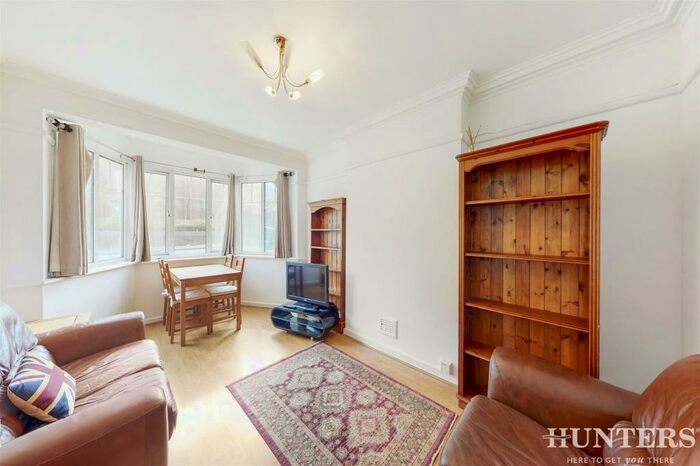 3 Bedroom Flat To Rent In High Mead, Harrow, Middlesex, HA1