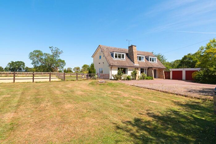 3 Bedroom Detached House For Sale In Renhold Road, Wilden, Bedfordshire (on . Acres), MK44