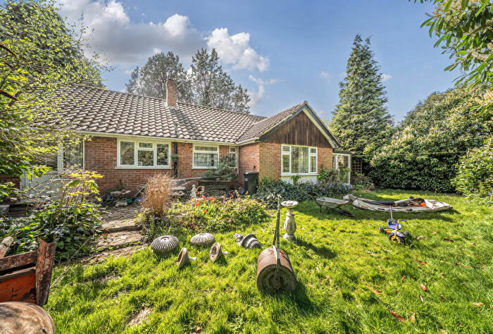 3 Bedroom Bungalow For Sale In Greenfields Close, Horley, Surrey, RH6