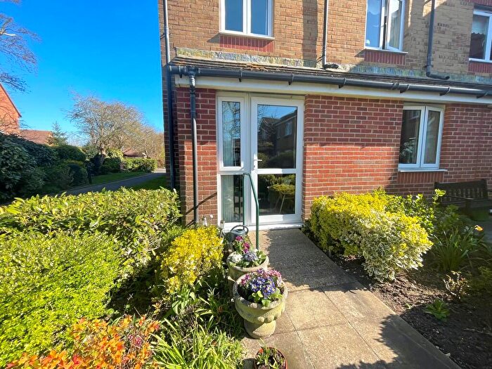 1 Bedroom Flat For Sale In Wakehurst Place, Rustington, BN16