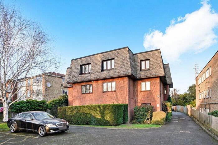 2 Bedroom Apartment To Rent In High Road, London, N20