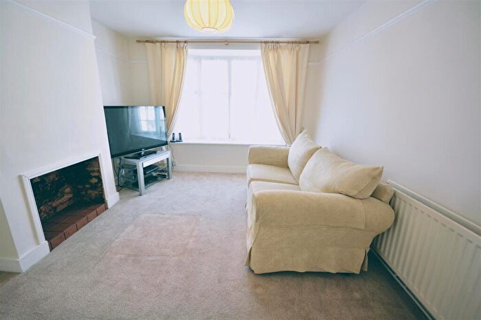 2 Bedroom Apartment To Rent In South Street, Epsom, Surrey, KT18