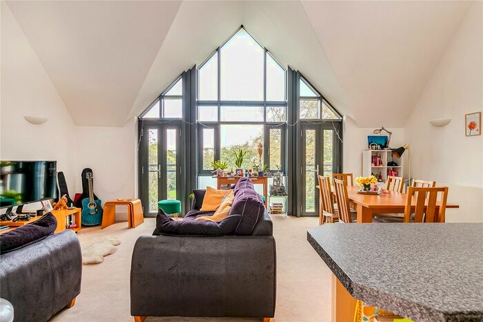 2 Bedroom Flat To Rent In Putney Bridge Road, London, SW18