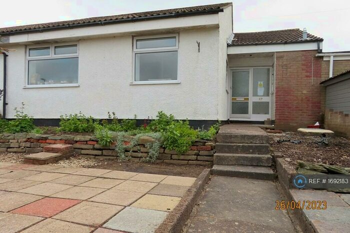 3 Bedroom Bungalow To Rent In St. James Close, Maesycwmmer, Hengoed, CF82