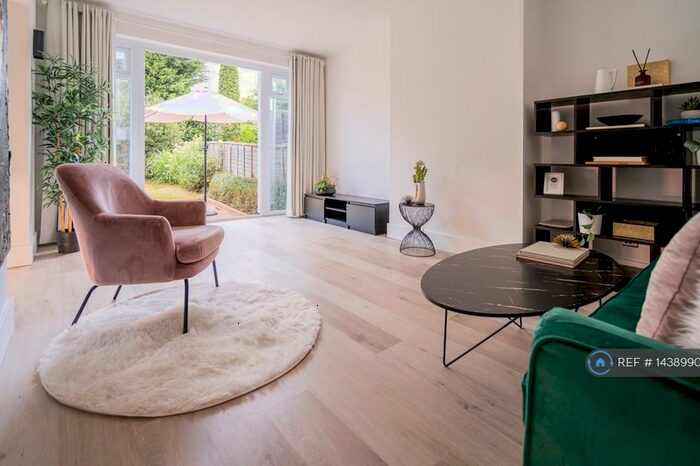 2 Bedroom Maisonette To Rent In Tolcarne Drive, Pinner, HA5