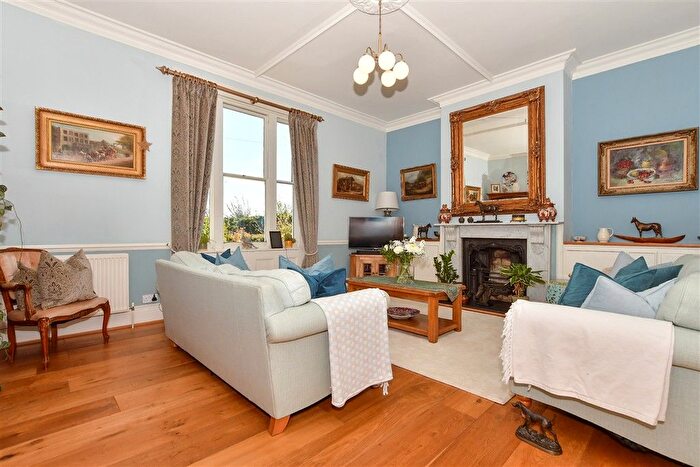 3 Bedroom Detached House For Sale In Stockett Lane, Maidstone, Kent, ME15