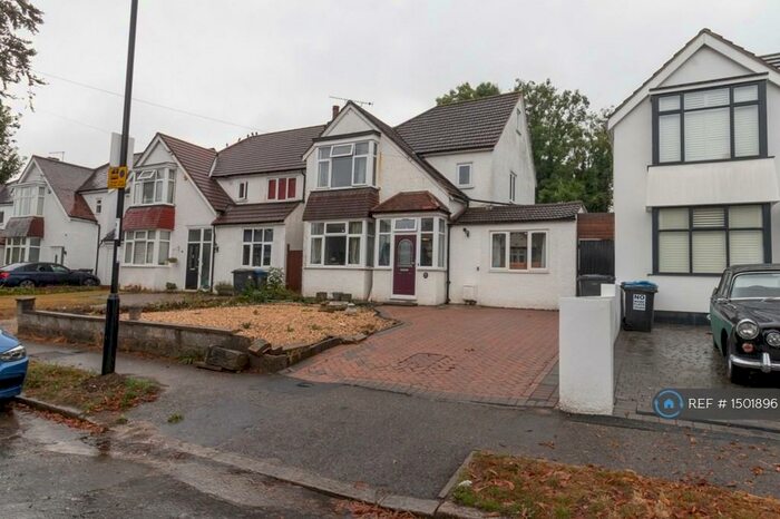4 Bedroom Detached House To Rent In Windermere Road, Coulsdon, CR5