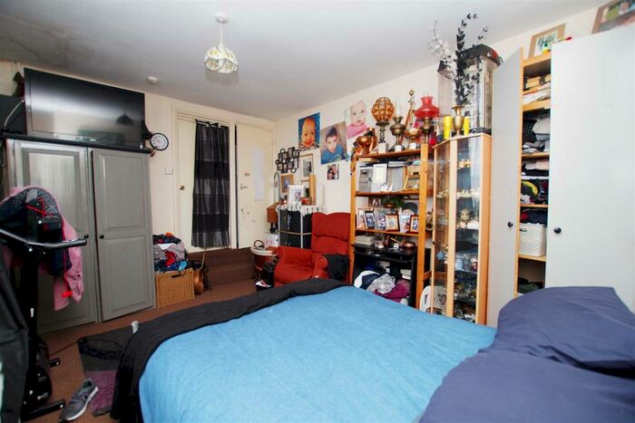 4 Bedroom Terraced House For Sale In Groundwell Road, Town Centre, Swindon, SN1