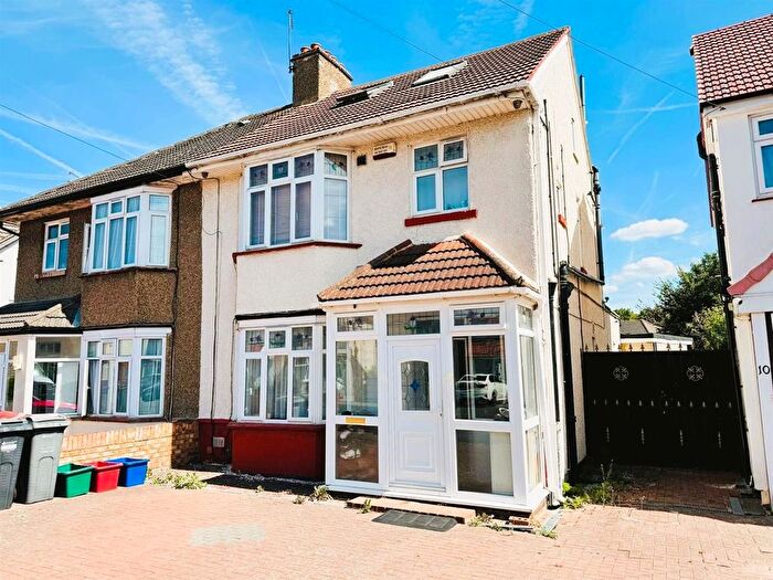 4 Bedroom Semi-Detached House For Sale In Ellington Road, Hounslow, TW3