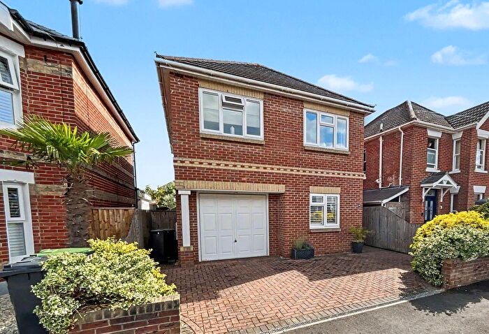 4 Bedroom Detached House For Sale In Christchurch, BH23