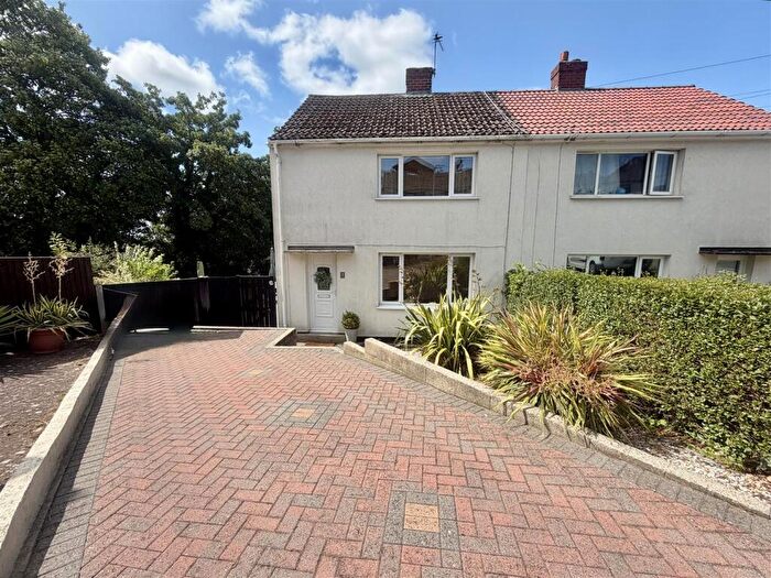 2 Bedroom Semi-Detached House For Sale In The Close, Kippax, Leeds, LS25