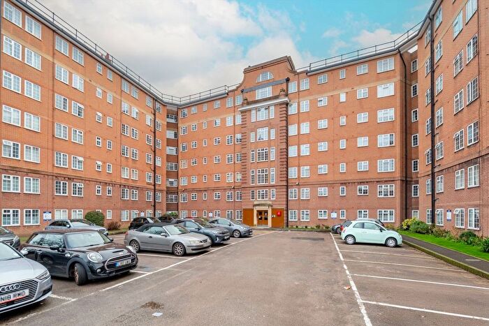 2 Bedroom Flat For Sale In Goldhawk Road, Hammersmith, W6