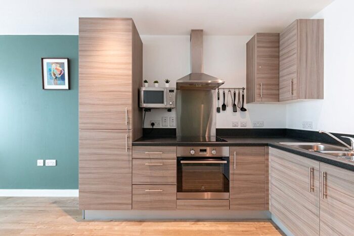 1 Bedroom Flat To Rent In Pump House Crescent, Brentford, London, TW8