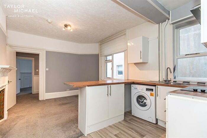 2 Bedroom Flat To Rent In Brunswick Terrace, Hove, BN3