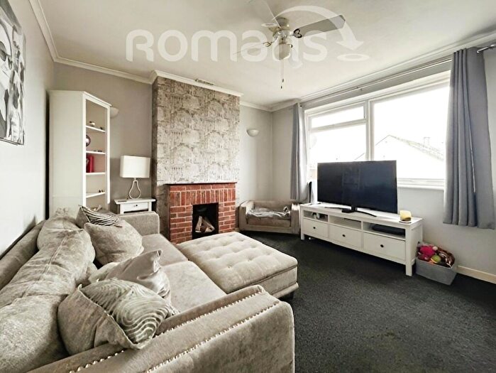 2 Bedroom Maisonette To Rent In Hillside, SL6