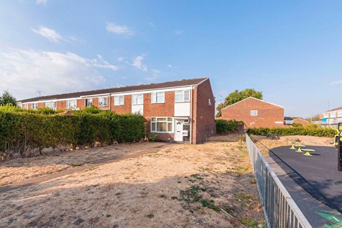 3 Bedroom End Of Terrace House For Sale In , Spackmans Way, Slough, SL1
