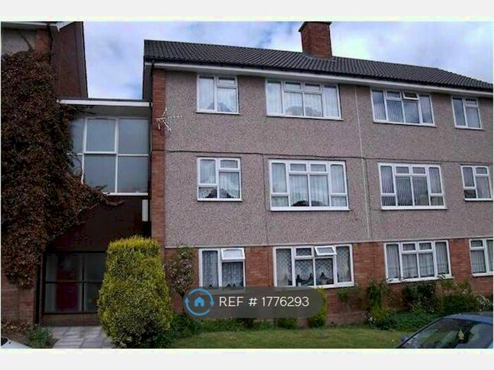 4 Bedroom Maisonette To Rent In Islington, Halesowen, B63