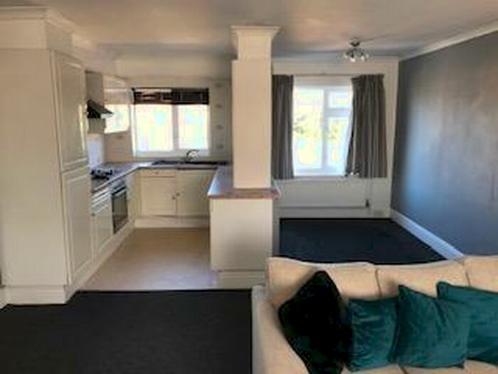 1 Bedroom Flat To Rent In Causeway Head Road, Sheffield, S17