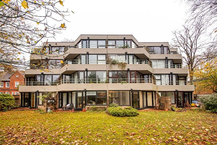 Apartment To Rent In Thackley End, Oxford, OX2