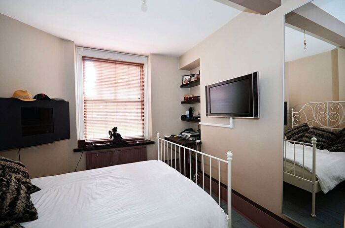 2 Bedroom Flat For Sale In Caledonian Road, Caledonian Road, London, N7