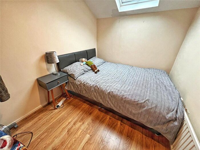 3 Bedroom End Of Terrace House For Sale In Smallshaw Fold, Ashton-under-Lyne, Greater Manchester, OL6