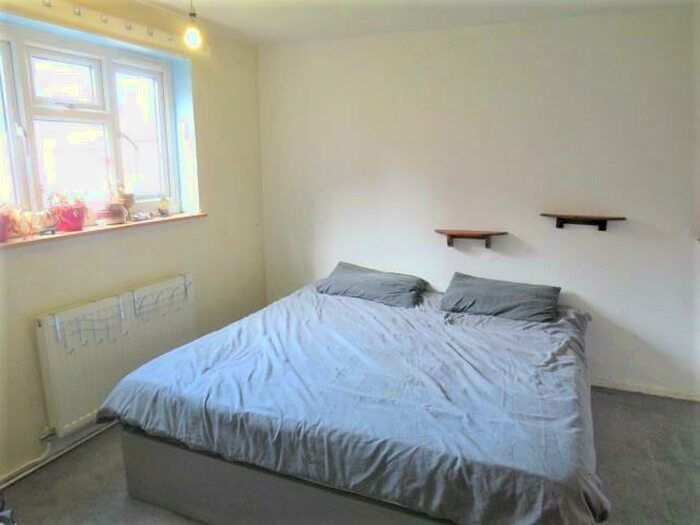 1 Bedroom Apartment To Rent In Lakeside Avenue, Exeter, EX2