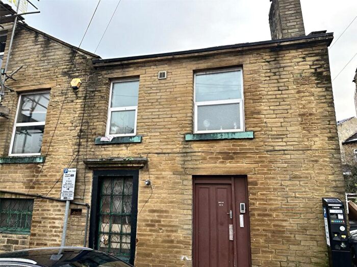 3 Bedroom Apartment To Rent In St James Street, Halifax, HX1