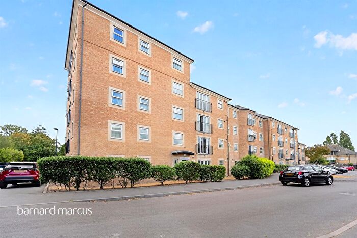 2 Bedroom Flat For Sale In White Lodge Close, Isleworth, TW7