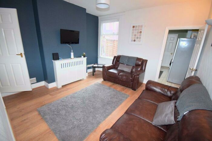 4 Bedroom House To Rent In Available St July Markeaton Campus Location, DE22
