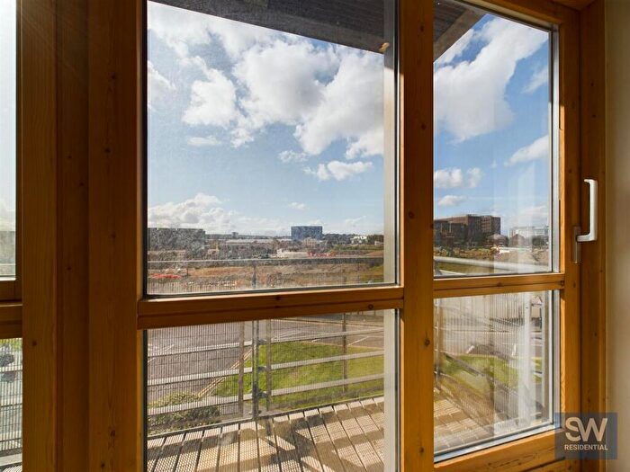 2 Bedroom Apartment To Rent In Balmoral Place, Brewery Wharf, LS10