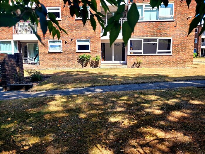 2 Bedroom Flat To Rent In Green Acres, The Crescent, Sidcup, Kent, DA14
