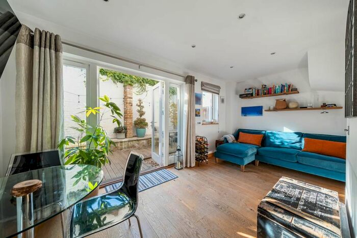 2 Bedroom Cottage To Rent In Kings Road, Richmond, TW10