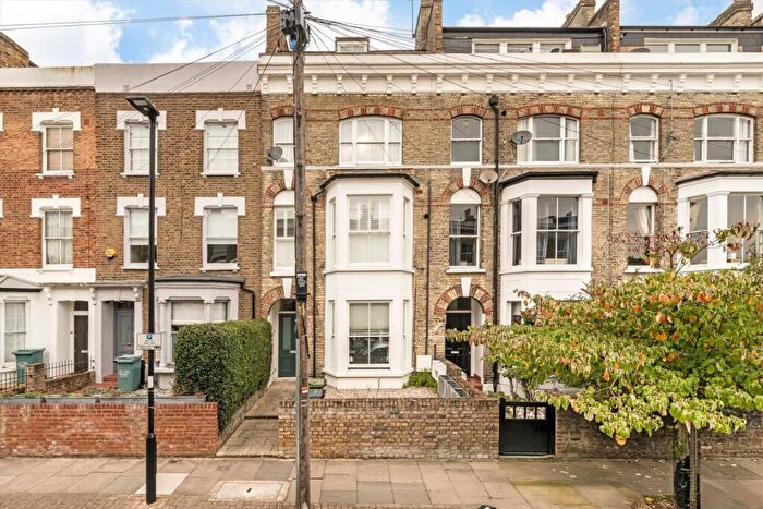 1 Bedroom Flat For Sale In Davenant Road, Upper Holloway, N19