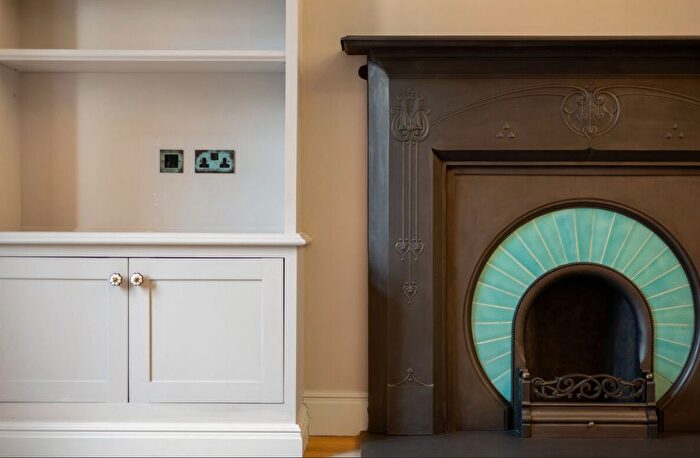 2 Bedroom Flat To Rent In Sussex Gardens, Lancaster Gate, W2