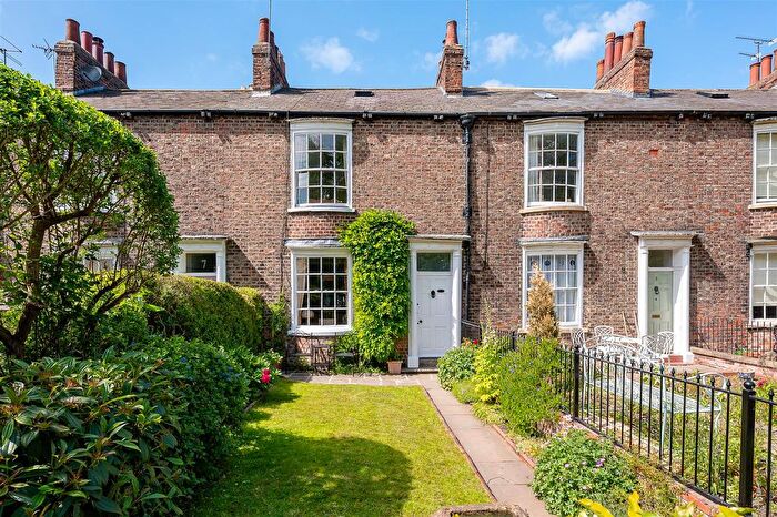 3 Bedroom Terraced House To Rent In Tower Place, York, YO1