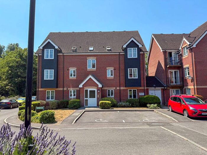 2 Bedroom Flat For Sale In Gould Close, Newbury, RG14