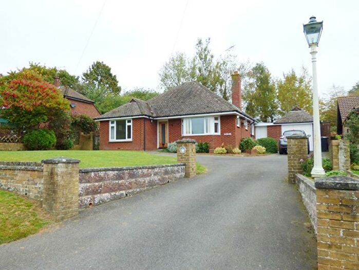 3 Bedroom Bungalow To Rent In Cleveland, Grove Green Lane, Weavering Street, Maidstone, Kent, ME14