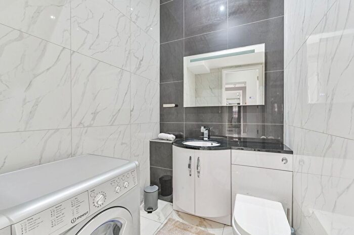 1 Bedroom Flat To Rent In Old Gloucester Street, Bloomsbury, London, WC1N