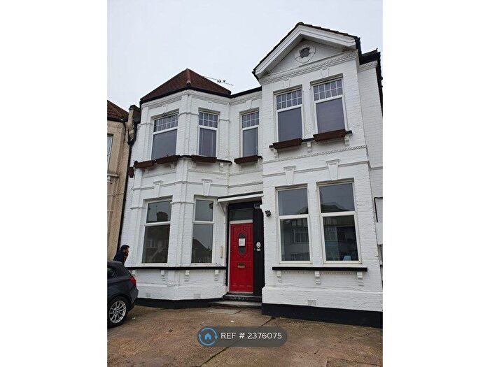 2 Bedroom Flat To Rent In Station Road, London, NW4