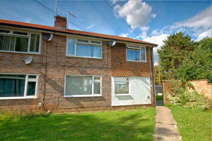 2 Bedroom Flat For Sale In Farm Close Road, Wheatley, OX33