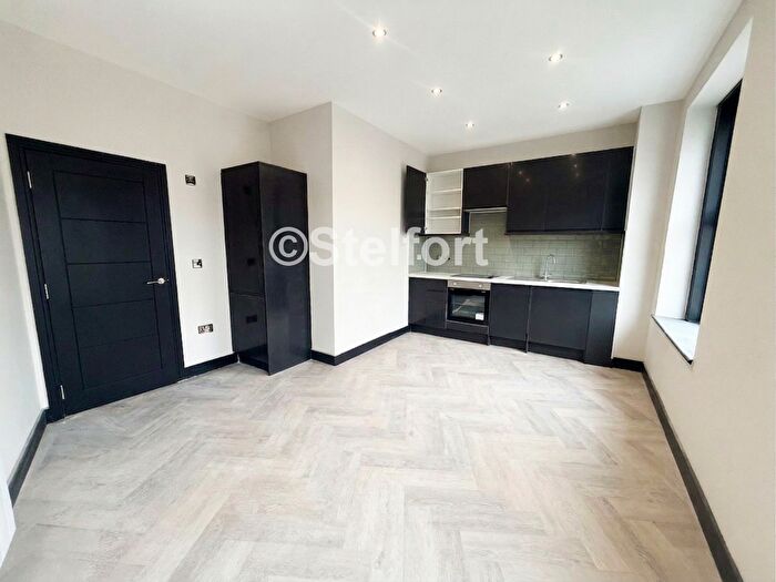 3 Bedroom Maisonette To Rent In New Cross Road, London, SE14