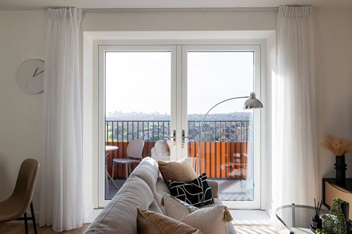 1 Bedroom Flat For Sale In Edgware Road, Hendon, NW9