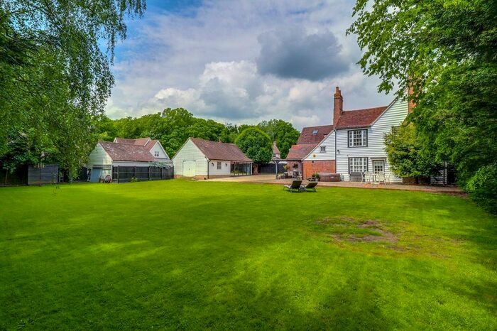 5 Bedroom Detached House For Sale In Brentwood Road, Herongate, CM13