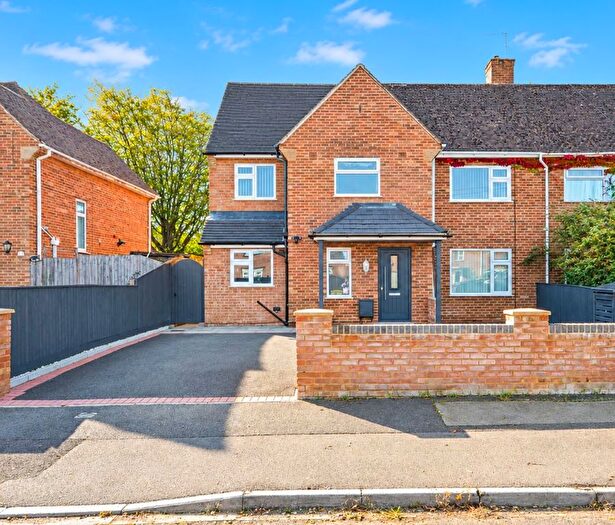 4 Bedroom Semi Detached House For Sale In Churchill Road, Wimborne, BH21